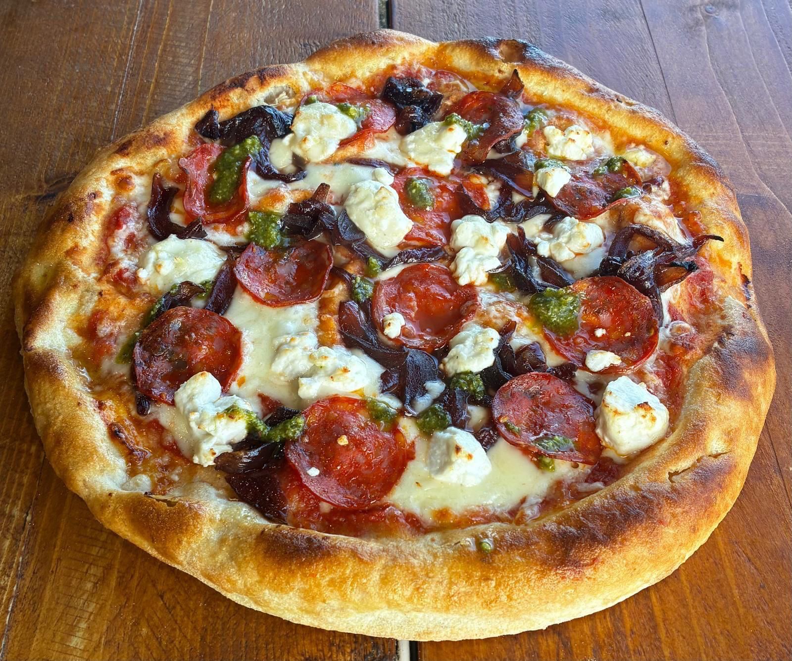 VERDE:    House tomato sauce, fior di latte mozzarella, goat’s cheese, pepperoni, caramelised onions, basil pesto